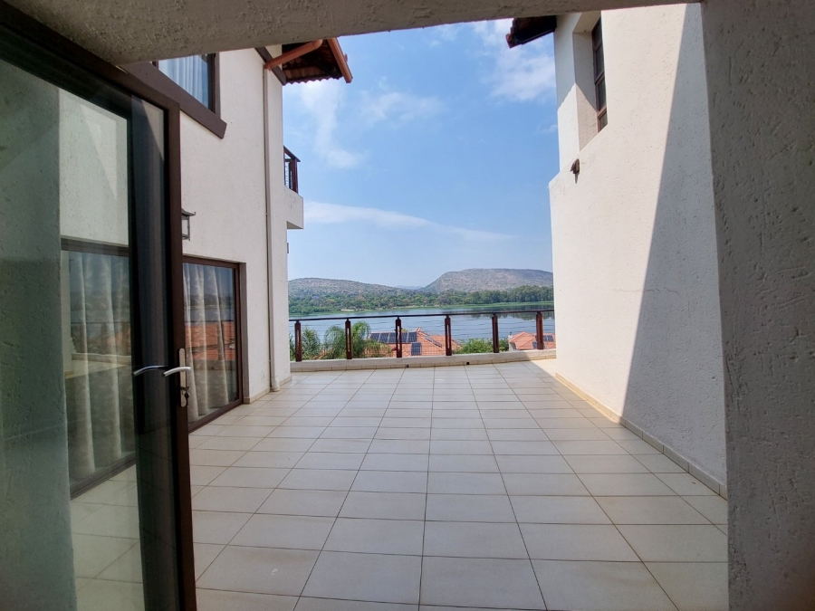6 Bedroom Property for Sale in Birdwood Estate North West